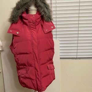 Talbots mauve puffer vest with removable faux fur hood, Sz. L